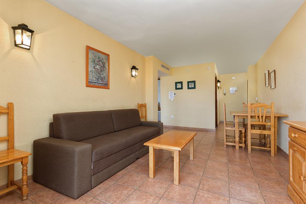 Apartamentos Embajador ฟูเอนฮิโรลา ภายนอก รูปภาพ