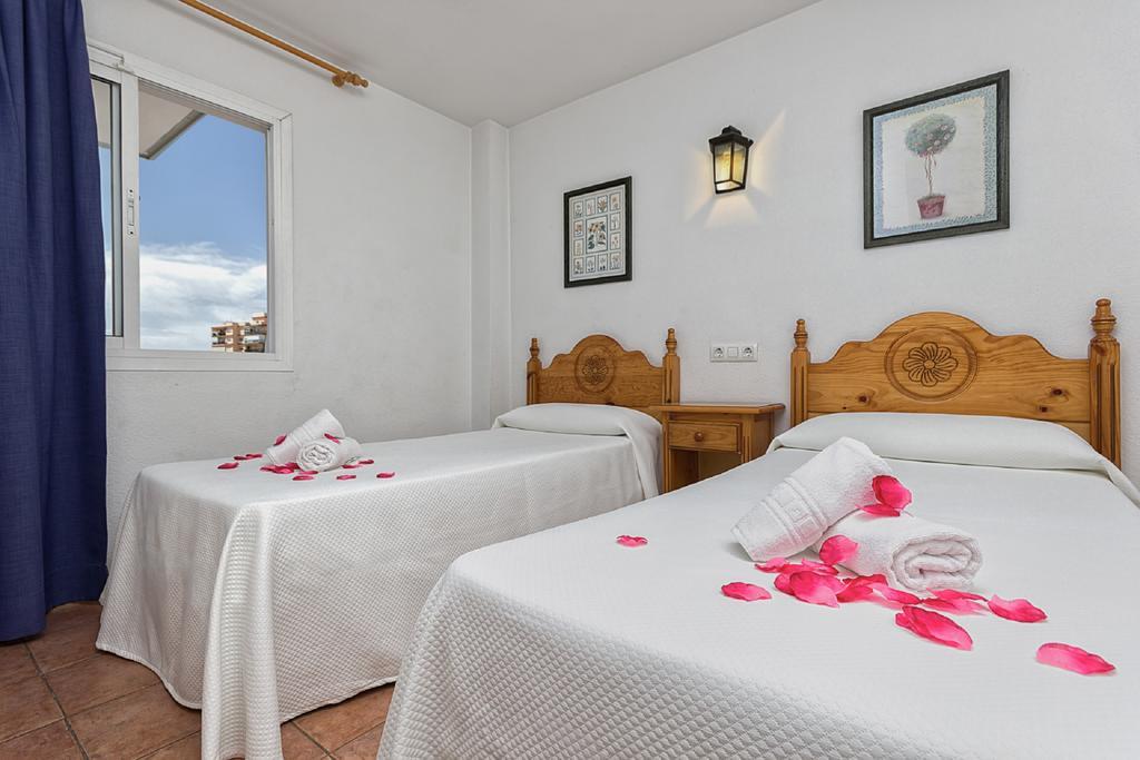 Apartamentos Embajador ฟูเอนฮิโรลา ภายนอก รูปภาพ