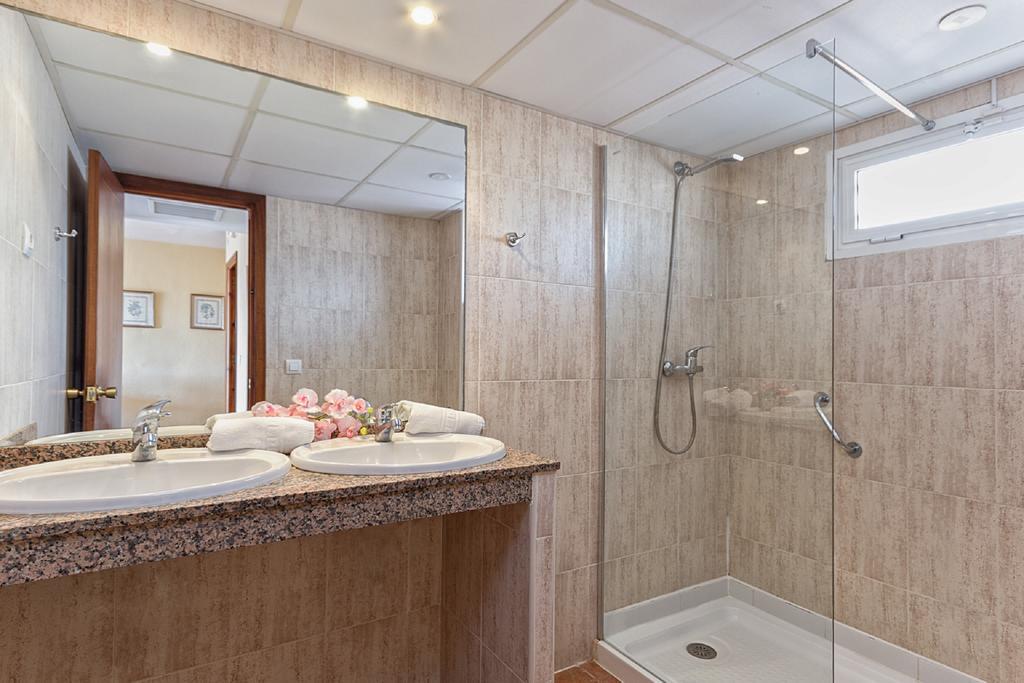 Apartamentos Embajador ฟูเอนฮิโรลา ภายนอก รูปภาพ